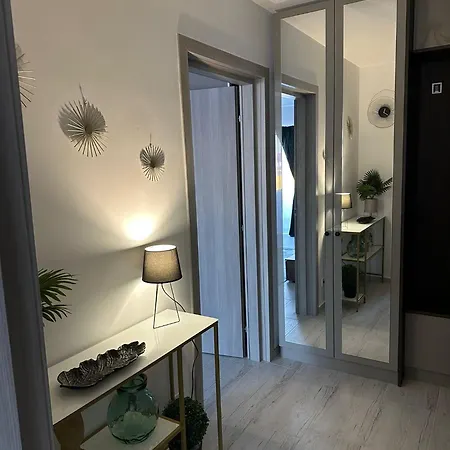 Lucas 2 Apartment *